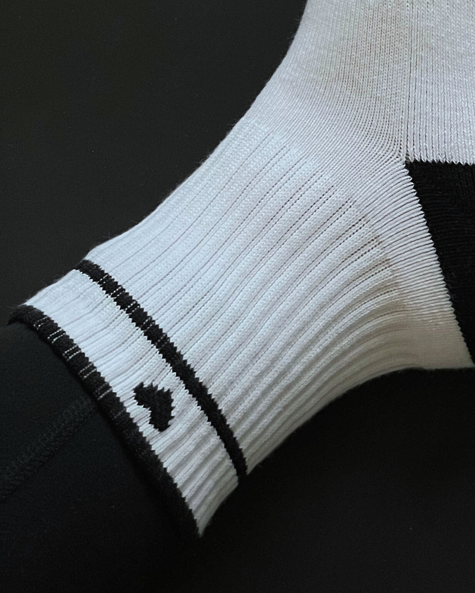 Amour Noir et Blanc - Stylishe Grip Socks für Pilates, Yoga & Reformer