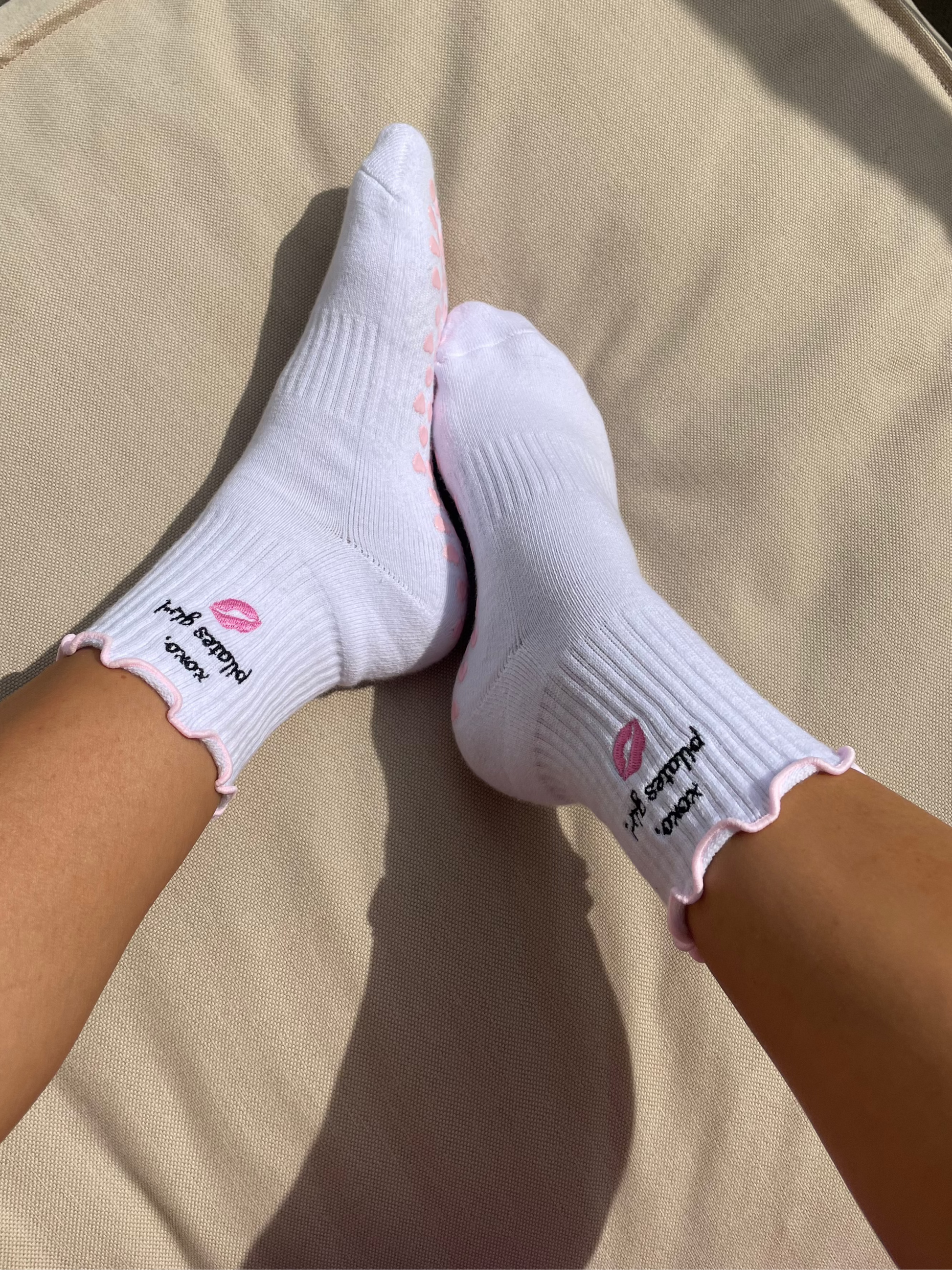 XOXO Grip Socks – Stylishe Pilates- & Yoga-Socken mit rutschfesten Herz-Grips und Stickerei